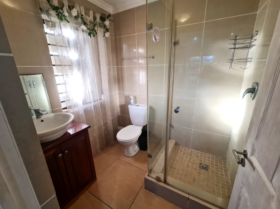 8 Bedroom Property for Sale in Paradise Beach Eastern Cape